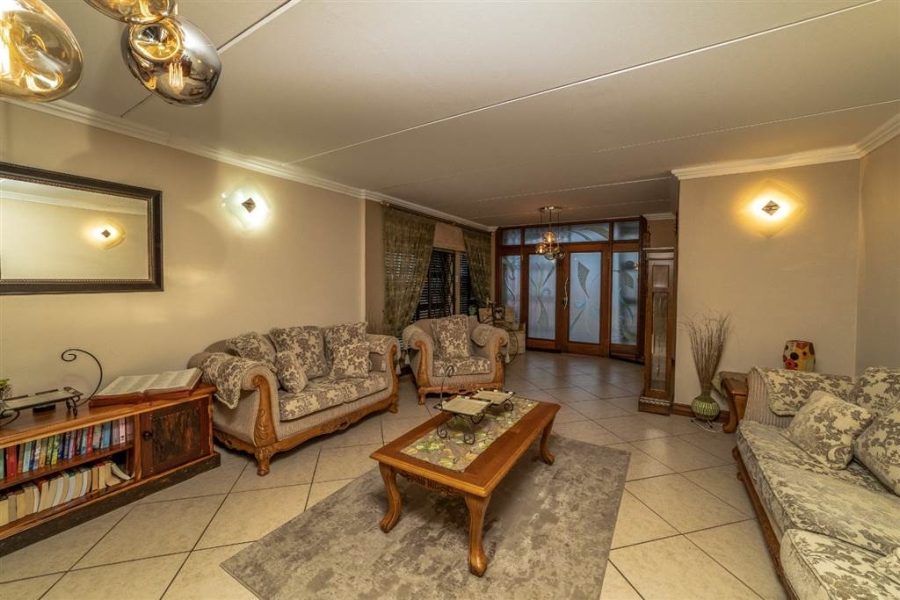 6 Bedroom Property for Sale in Tergniet Western Cape